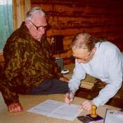 Signing the agreement between the Tunguska Natural Reserve and the Associazione Tunguska.