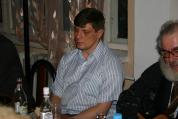 Между двух Викторов